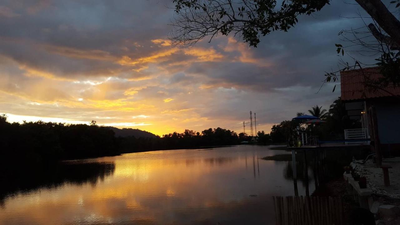 Khum Thong Resort Takuapa Exterior foto